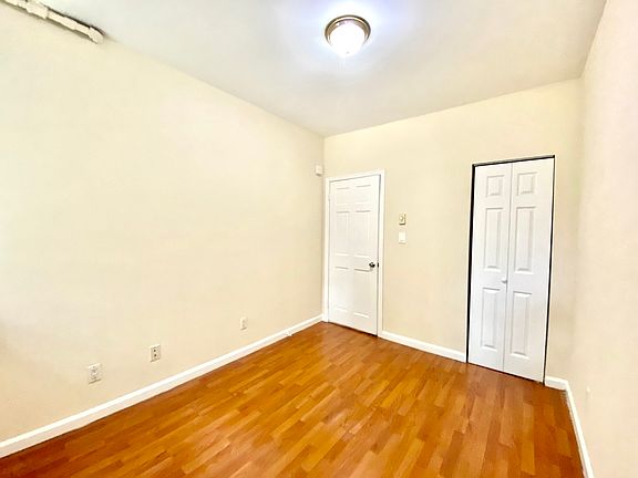5th image of 283 Audubon Ave #Basement