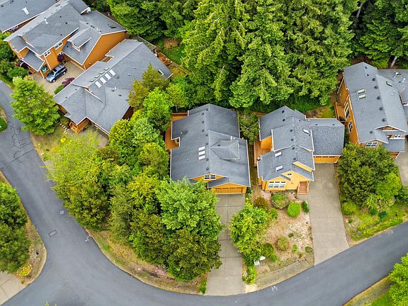 3rd image of 215 Nesting Glade