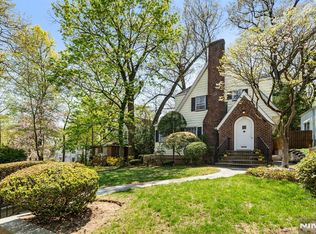 1272 E Laurelton Pkwy, Teaneck, NJ 07666