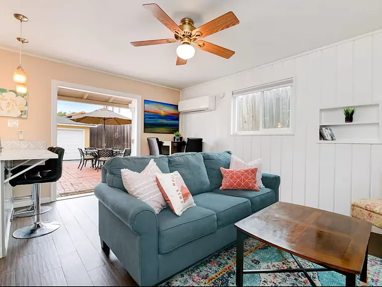 3112 Oliphant St — Photo 10