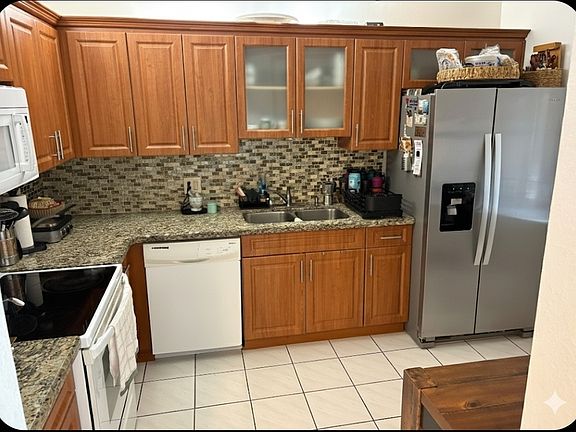 3rd image of 341 Lakeview Dr #14