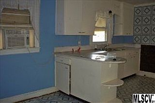 3rd image of 32 N Davis Ave
