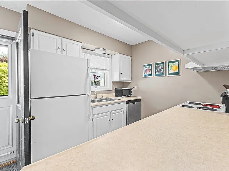 37 Densmore Dr — Photo 17
