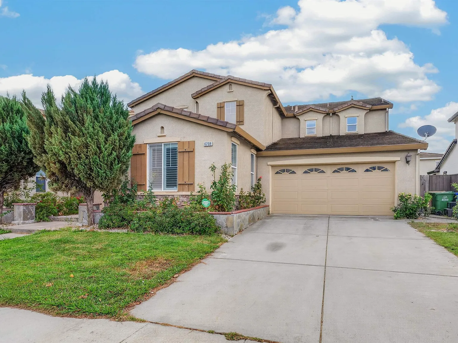 5 bed, 3.0 bath, 3068 sqft, $3,600 — Photo 2