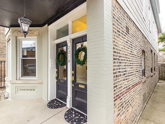 2nd image of 2219 W Wellington Ave