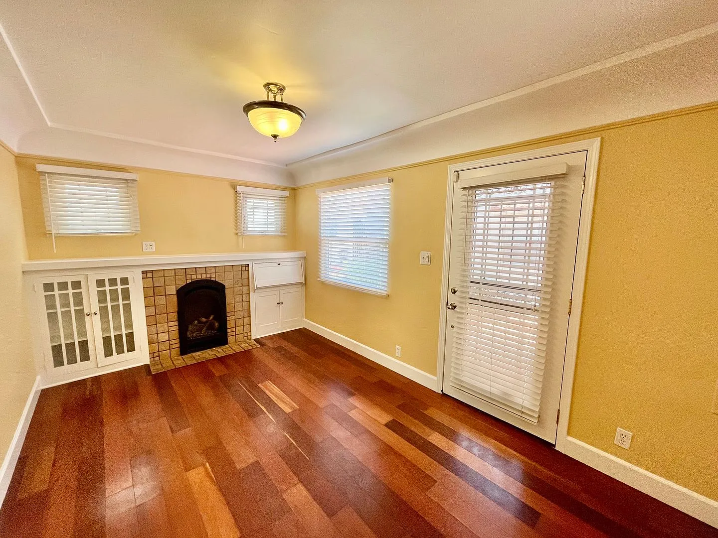 1bd/1bth Cottage-Style Condo in University Heights with Stainless Steel Appliances, Walk-In Close... — Photo 2