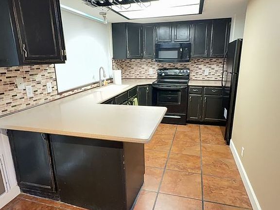 5th image of 3025 S El Cajon Dr