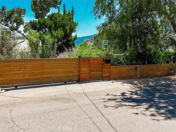 4th image of 2836 Fairmount Ave
