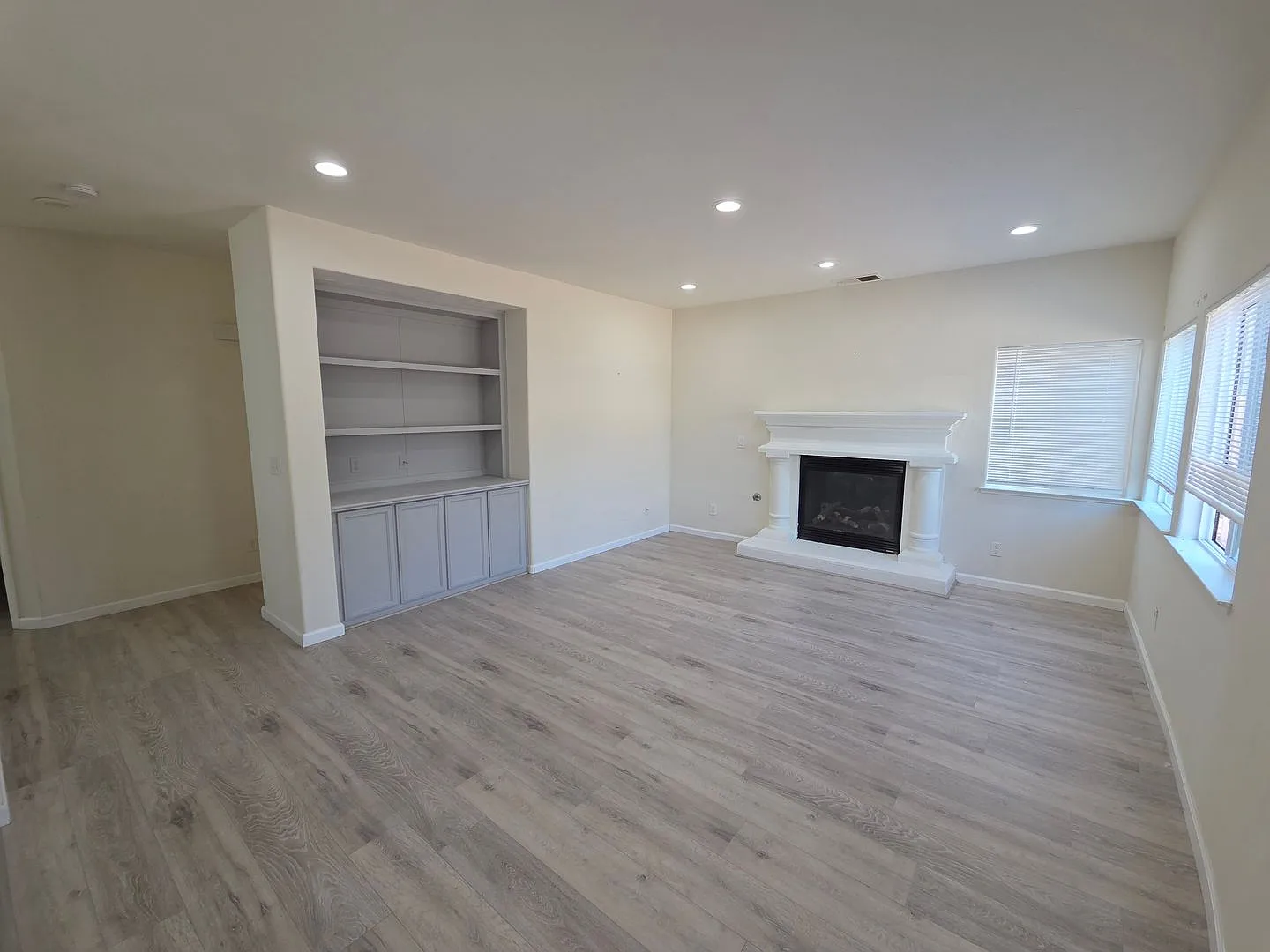 Lovely 4 bedroom 3 bath home in a great neighhborhood — Photo 4