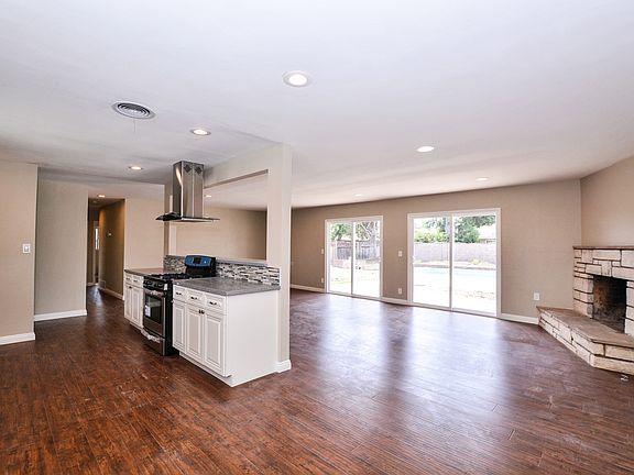 2nd image of 8832 La Grand Ave