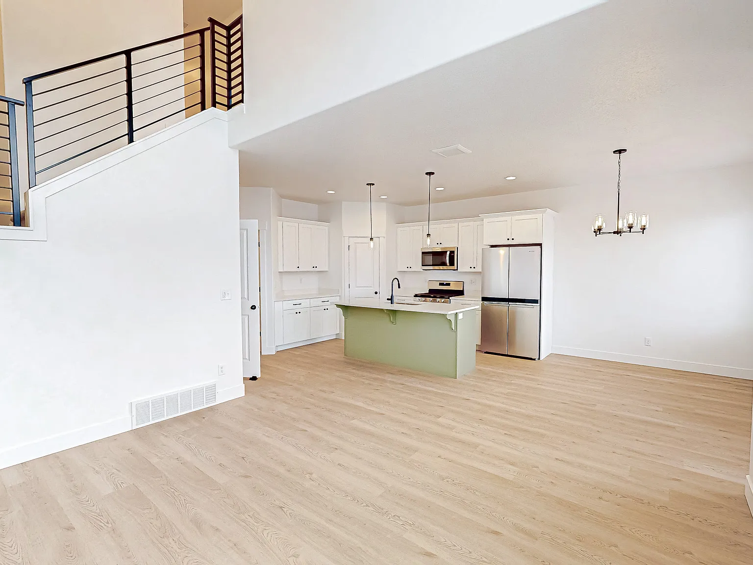 3 bed, 2.5 bath, 1980 sqft, $2,100 — Photo 1