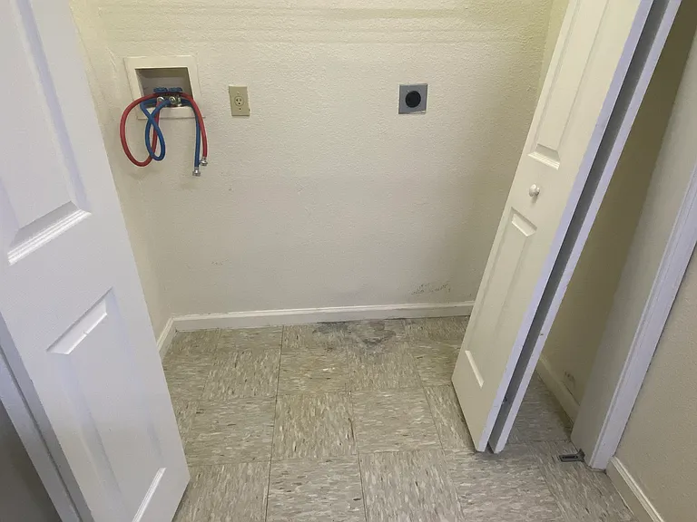 15 Ezelle St #A — Photo 10