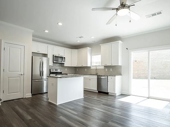 2nd image of 123 Magnolia Pl