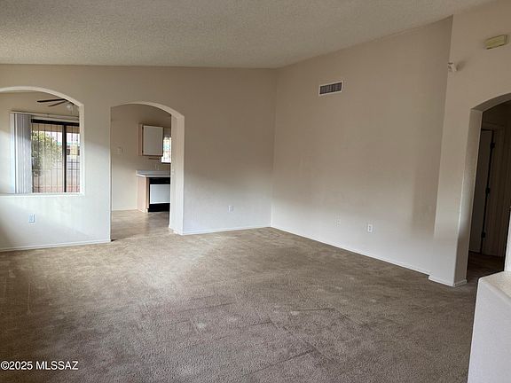 4th image of 1638 W Sauvignon Dr
