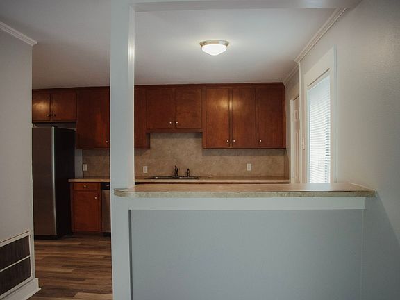 4th image of 155 E Stephenson St