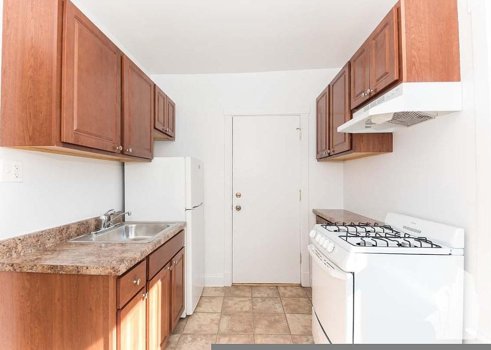 1st image of 2621 N Spaulding Ave #2619-3W