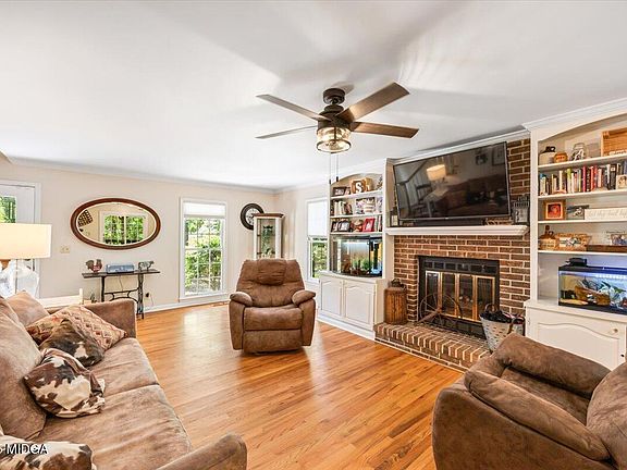 5th image of 636 River North Blvd