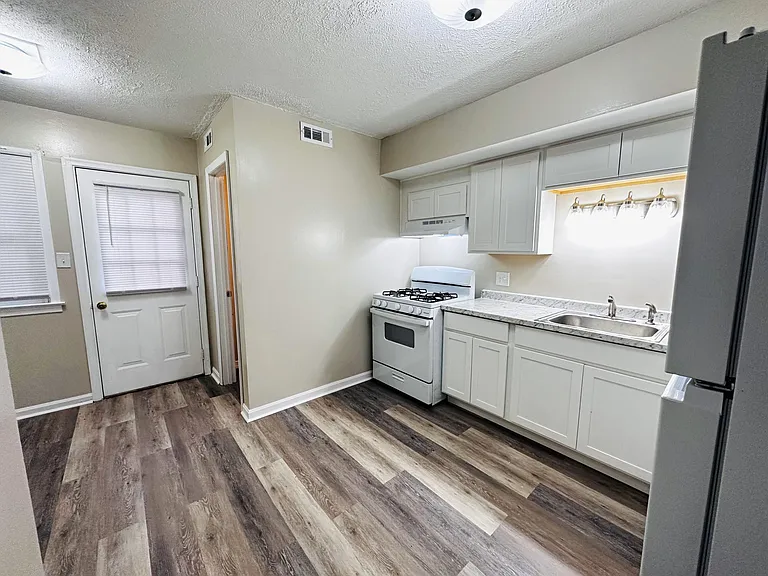 115 Carman Ave #24 — Photo 9