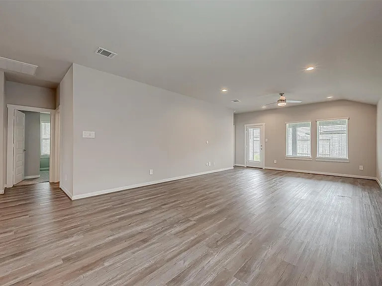 19010 Norbury Park Ln — Photo 11