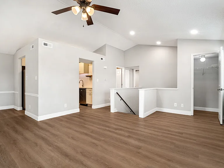 9057 N Swan Cir — Photo 6