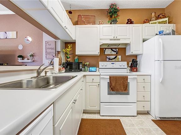 4th image of 523 Arbor Lakes Cir