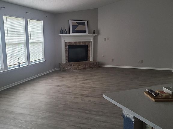 5th image of 1063 E McClarnon Dr