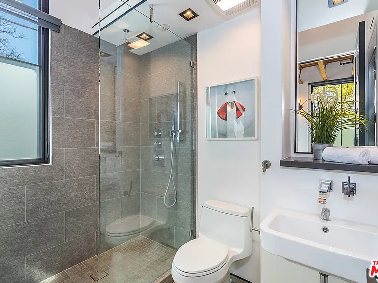 601 N Crescent Heights Blvd — Photo 20