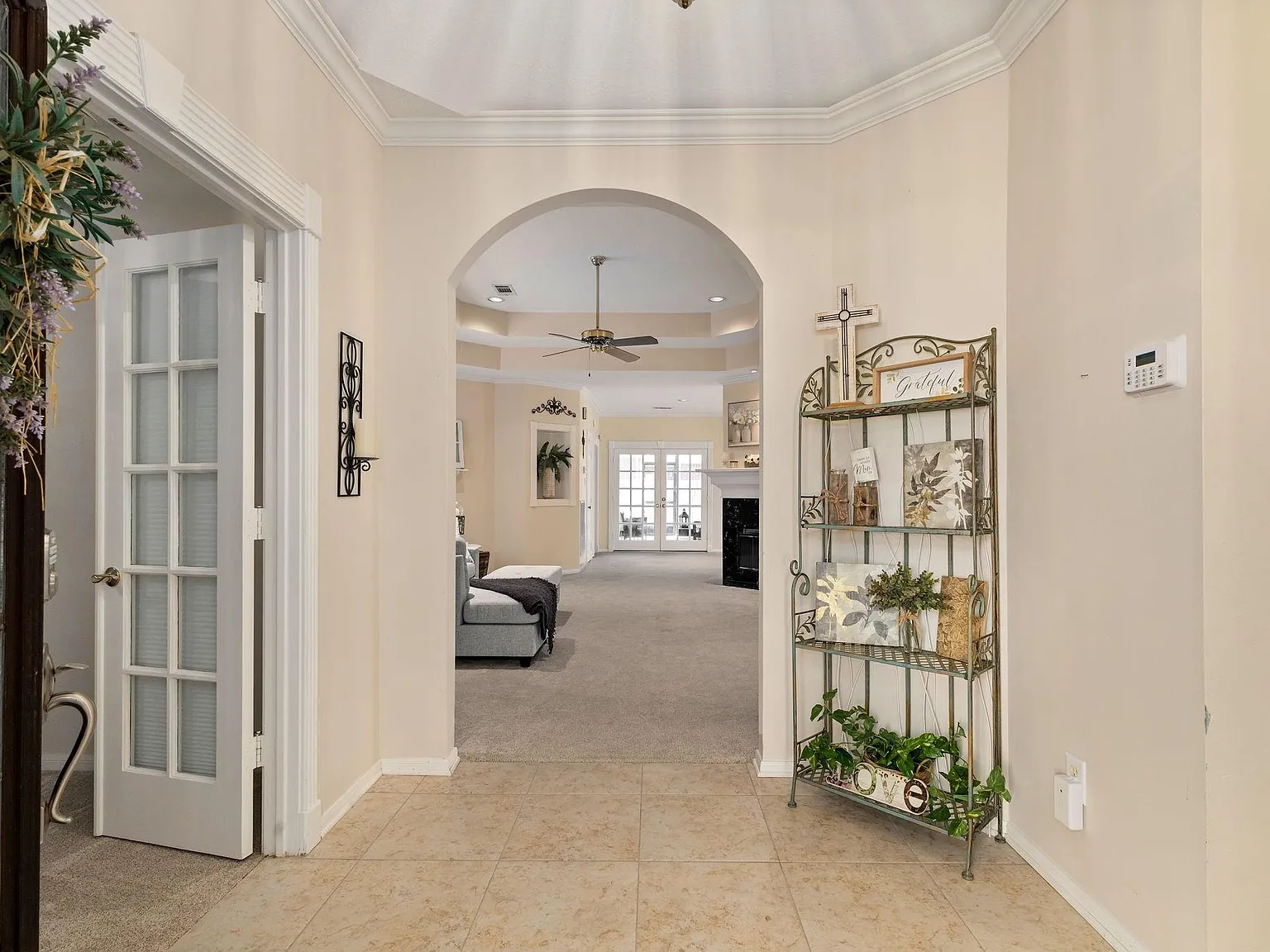 3 bed, 3.0 bath, 2375 sqft, $2,450 — Photo 4