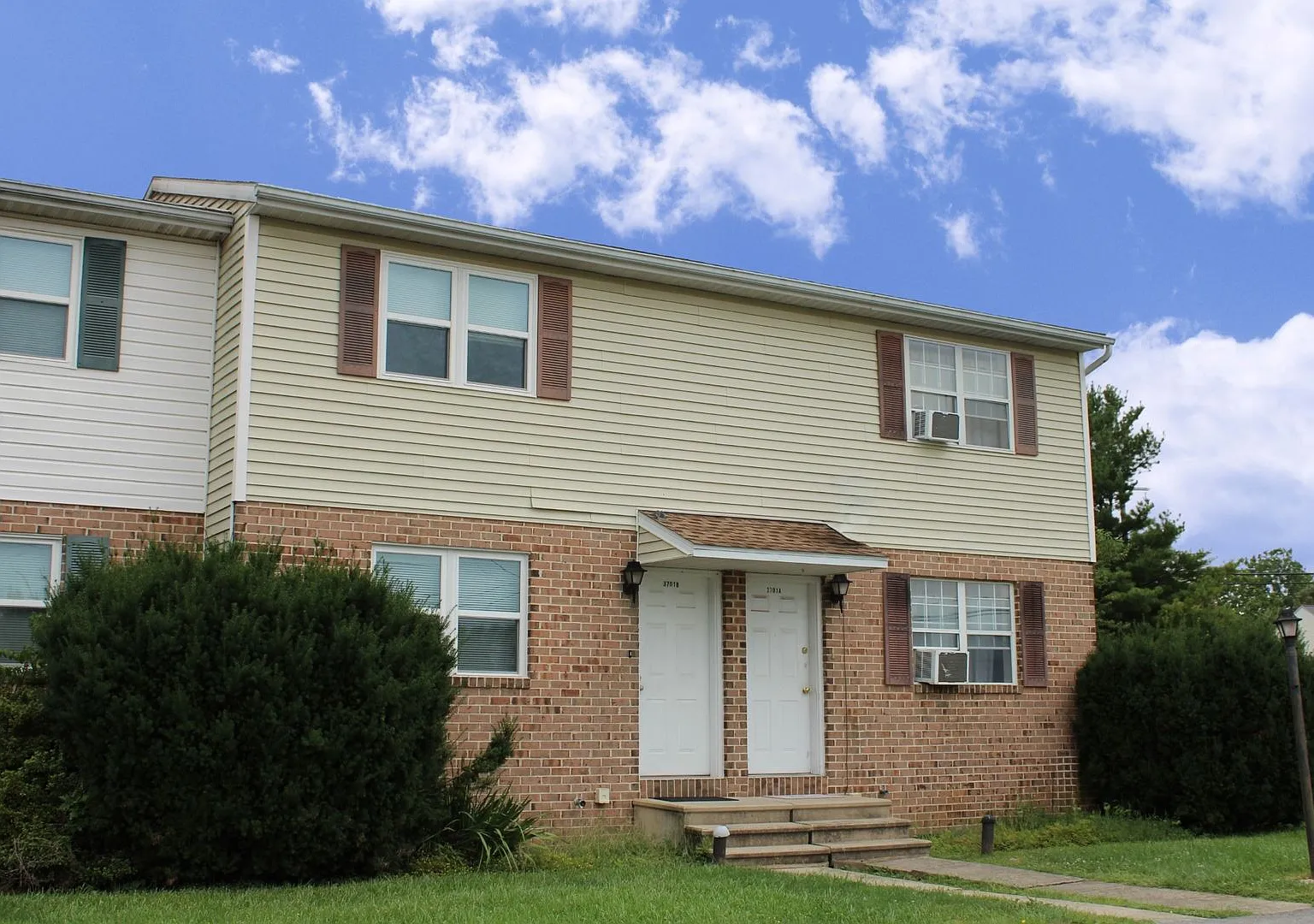 Semi Detached Duplex in Dover — Photo 1
