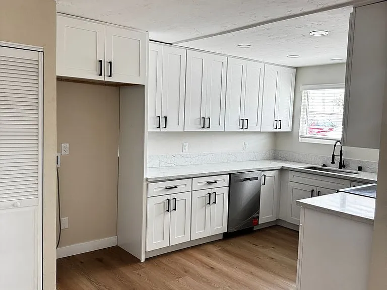 First St Manor Apartments — Photo 9