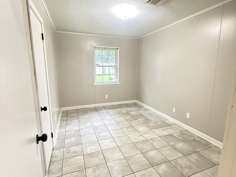 109 Davis Ln — Photo 9