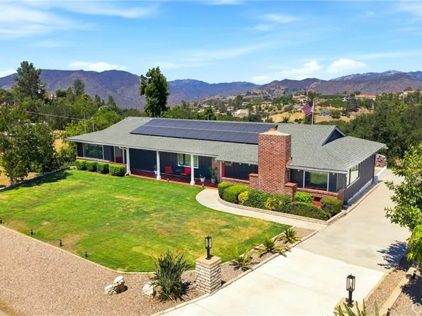 1019 Riverview Dr, Fallbrook, CA 92028