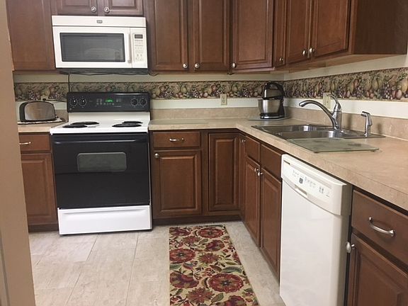 5th image of 4020 Honeylocust Ct