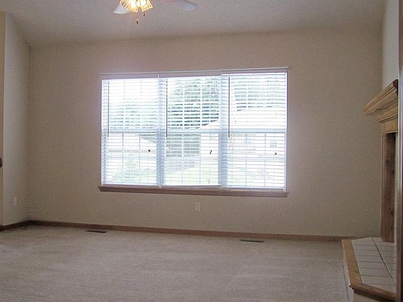 4th image of 2000 S Leslie Dr