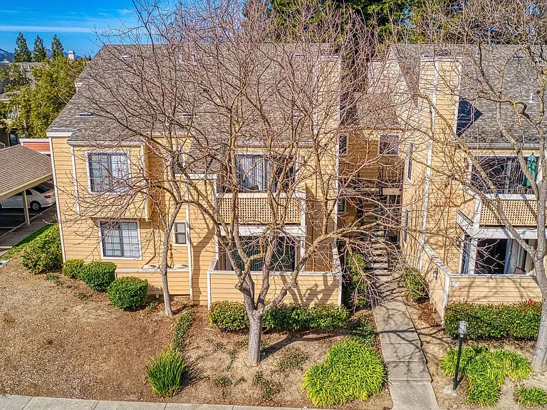 330 Eastridge Dr — Photo 3
