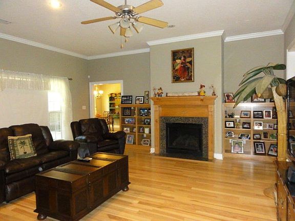 3rd image of 3882 Orchard Way