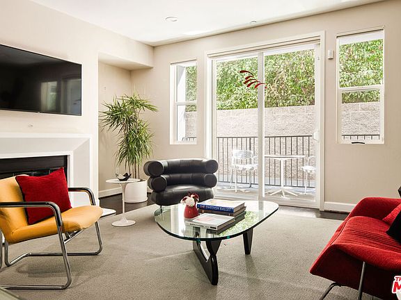 3rd image of 10878 Bloomfield St #108