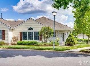 242 Nighthawk Dr, Monroe Township, NJ