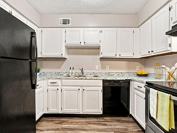 5th image of 121 Allencrest Dr #121