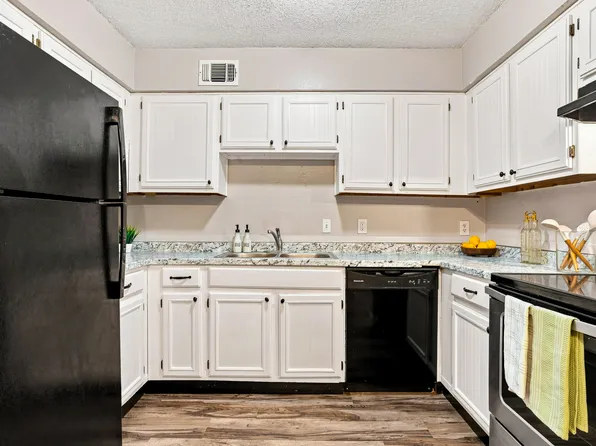121 Allencrest Dr #123, Fort Worth, TX 76108