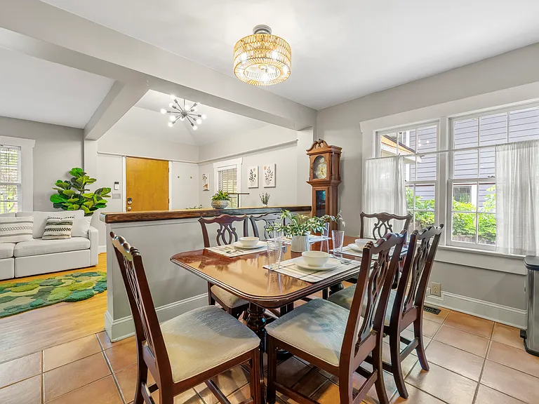 315 W Benson St — Photo 10