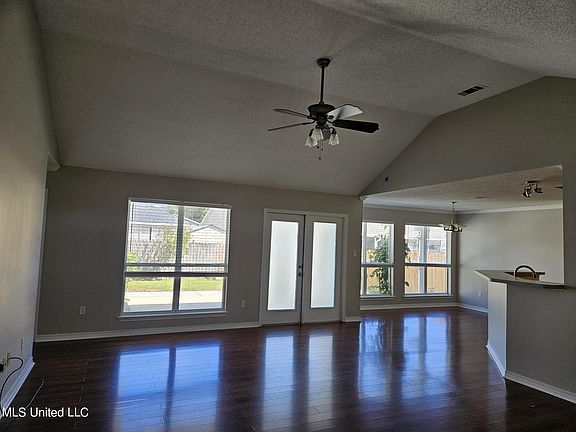 4th image of 16217 Saddle Dr