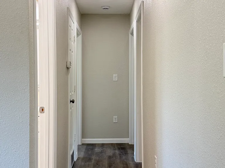 1817 Crescent St — Photo 30