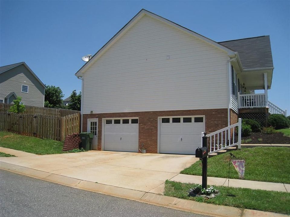 2nd image of 108 Arbor Ridge Rd
