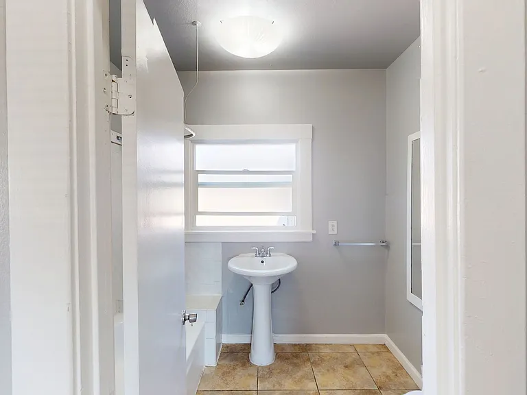 2605 High Street — Photo 32