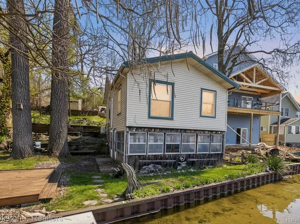 6571 Sherman Dr, Otter Lake, MI 48464