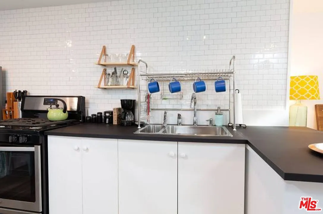 Studio, 1.0 bath, 380 sqft, $1,950 — Photo 4