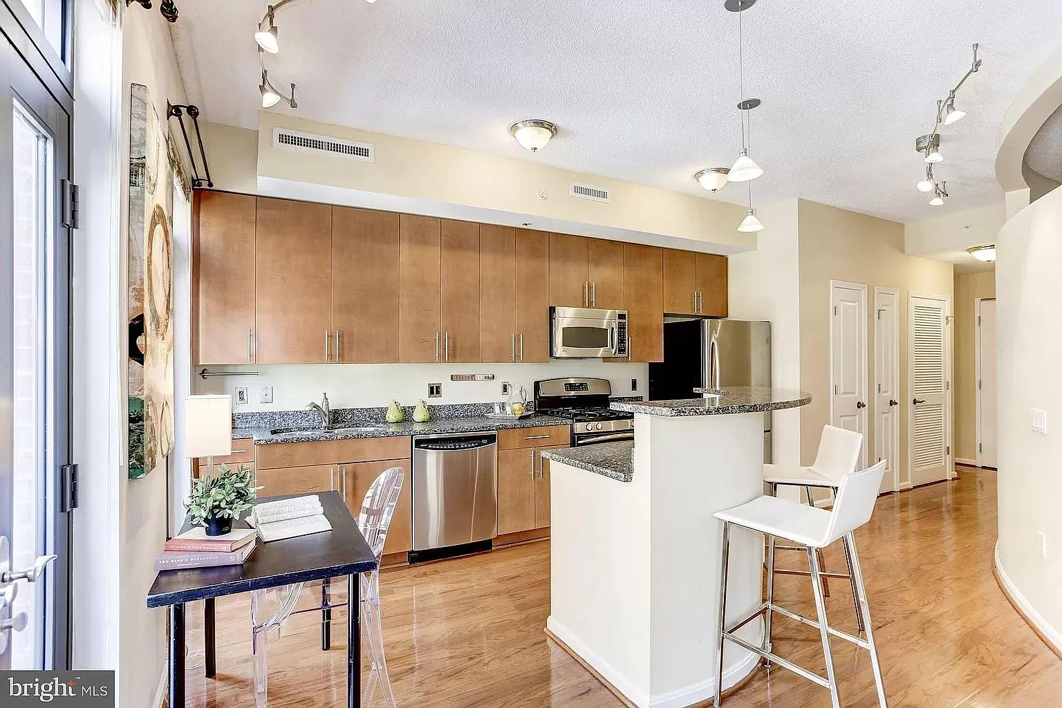 1390 Kenyon St NW — Photo 4