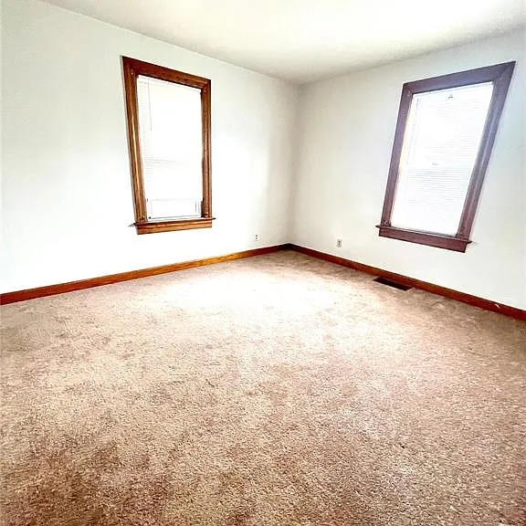 1911 Foster Dr — Photo 15