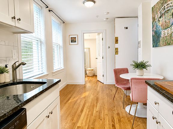 4th image of 90 W Cedar St APT 1M